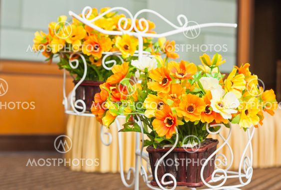 Artificial flowers pots