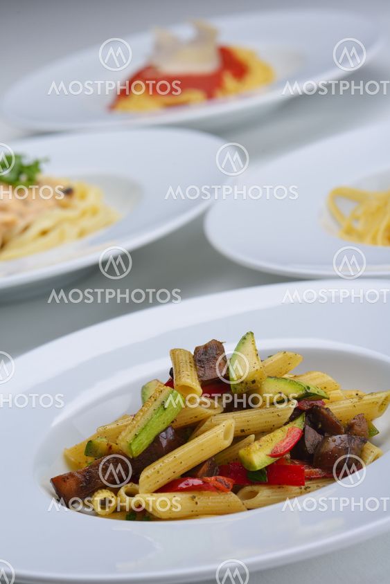 Pasta with shrimps, herbs and mashrooms