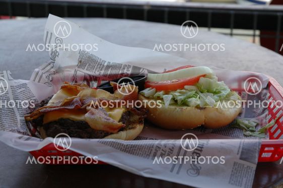 Cheeseburger in paradise