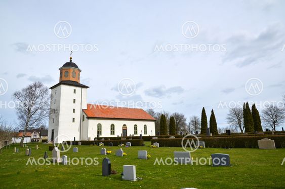 Stenåsa Kyrka och kyrkogård på Öland