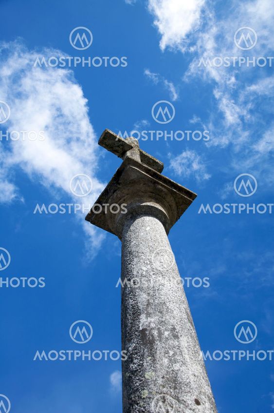Stone cross-sarakkeen