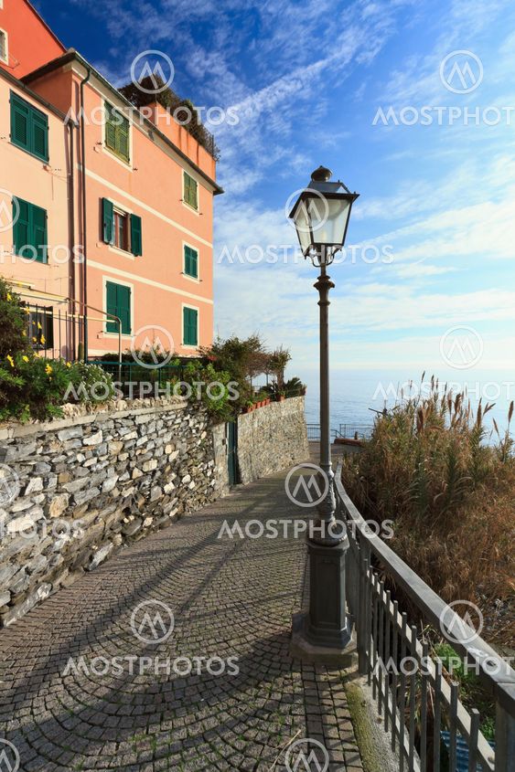 Liguria - promenade in Sori