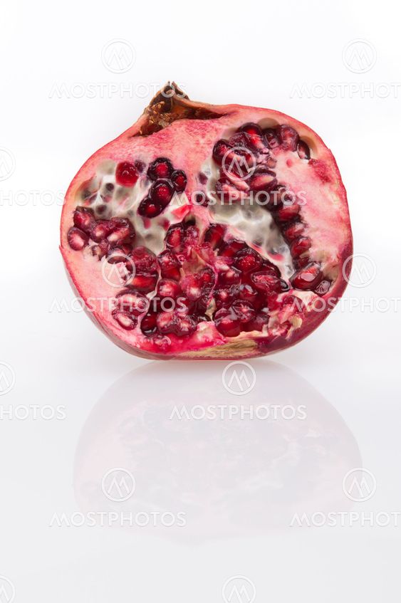 Half pomegranate and reflection (front view)