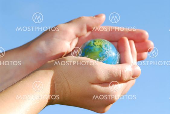 Hands globe