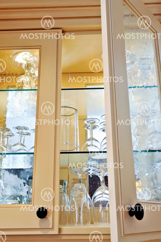 Kitchen cabinet