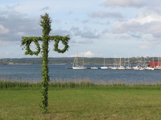 Midsummerpole in Bohuslän