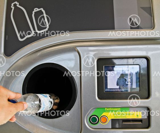 Recycled bottle pantas in vending machine