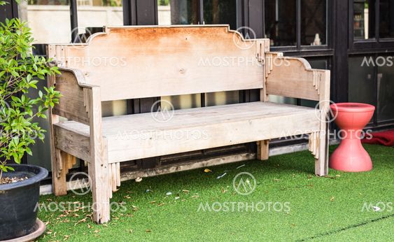 Wooden bench in garden.