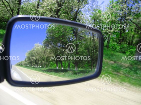 View in the looking-glass of auto car