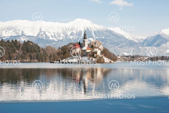 Søen Bled med slottet bag Bled, Slovenien