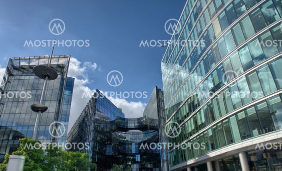 Canary Wharf är ett stort företag och shopping utveckling i östra London. Londons traditionella finansiella centrum.