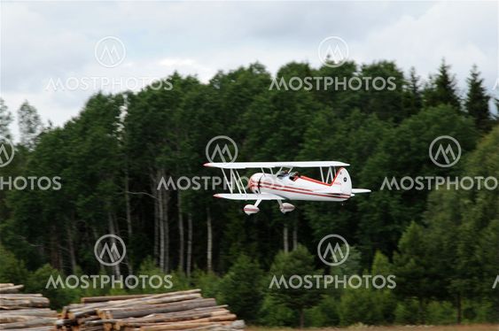 Super Stearman, regnskog...