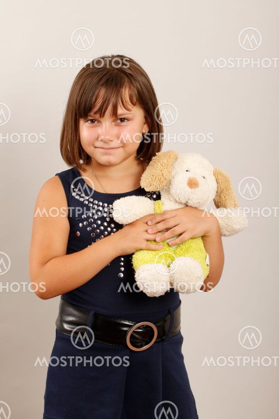 Blonde pige med et Bamse