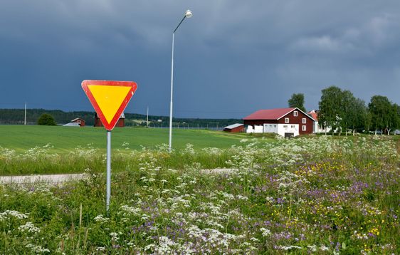 Give way!