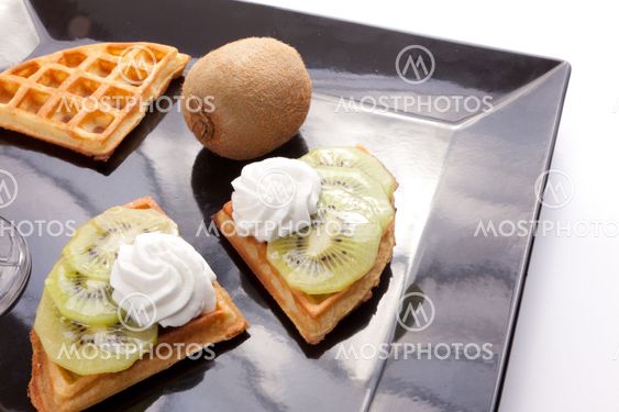 Kiwi Tart Slices with Drink