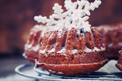 Christmas Decoration White Snowflakes on Small Cake 