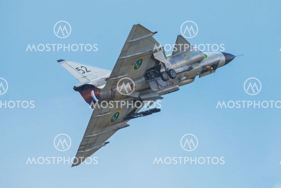Takeoff with the AJS 37 Viggen in the airshow at Orebro...