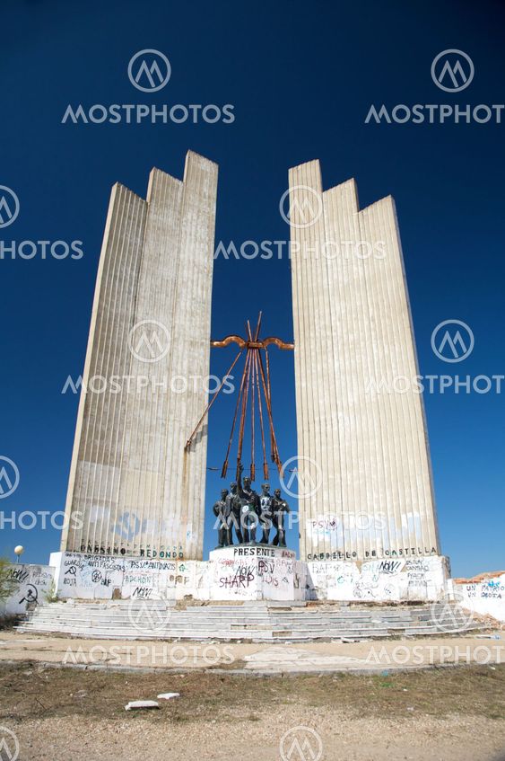 fascistiske monument