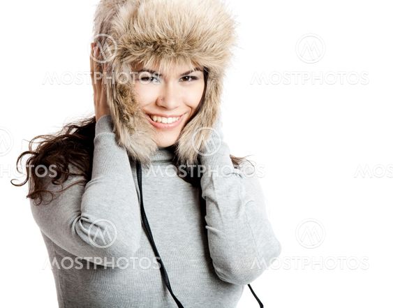 Flicka med päls hatt