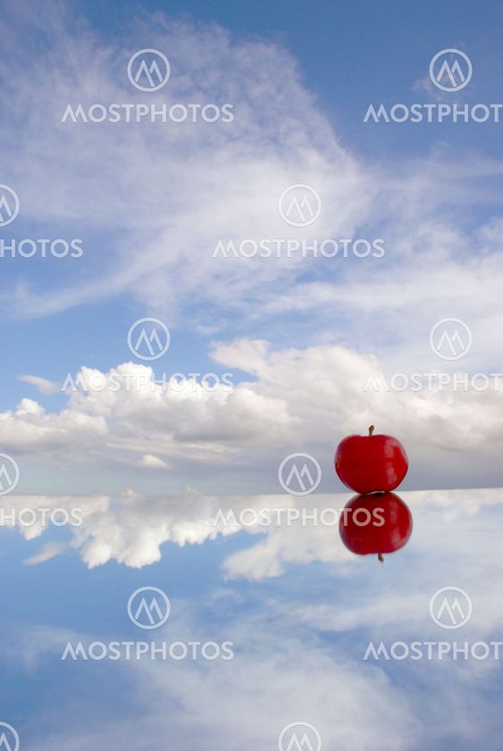 Rød apple i himlen