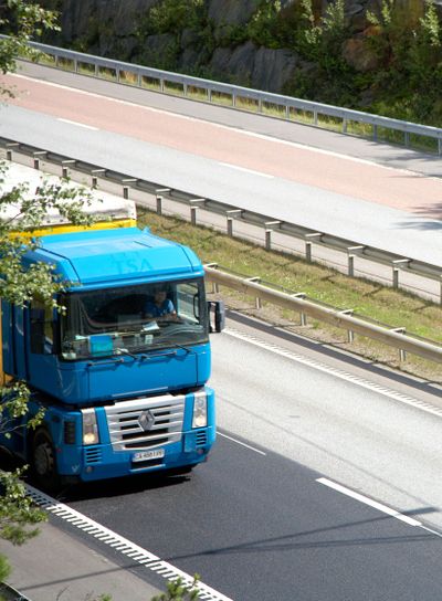 Lastbil på motorvägen