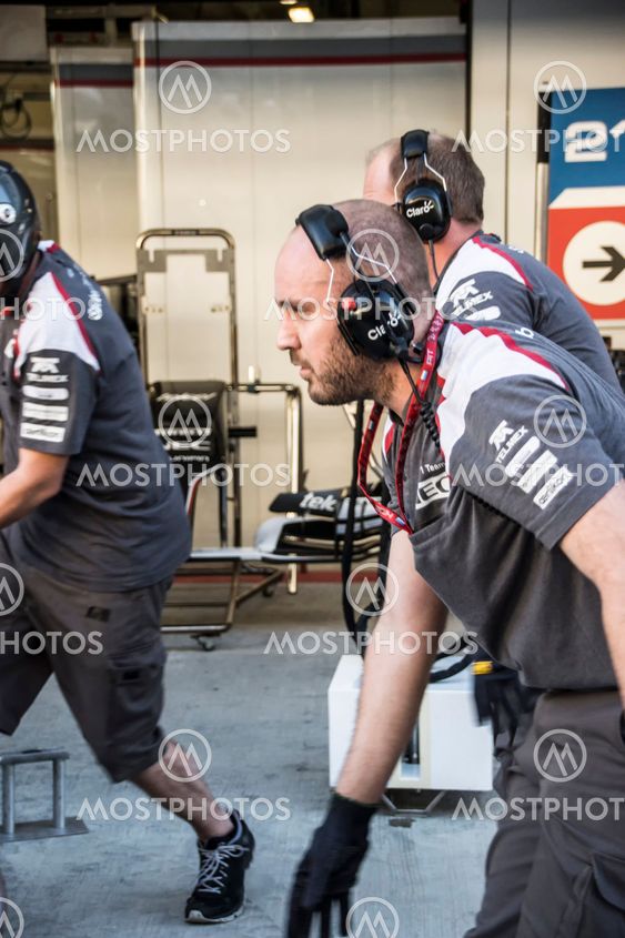Sauber F1 Team. Mechanics.