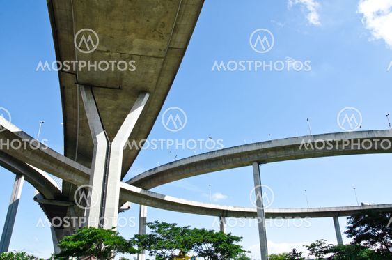 Elevated expressway