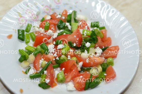 Salad with tomatoes, cheese and onions
