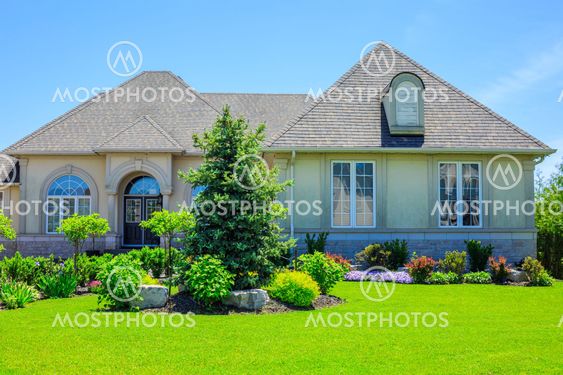 Luxury houses in North America