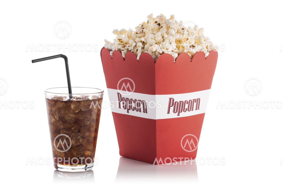 "popcorn och en cola läsk" av Tommy Alvén Mostphotos
