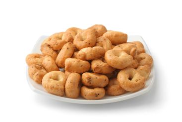 Traditional italian tarallini on ceramic plate