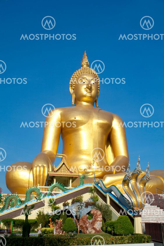 Big Golden Buddha statue in Thailand temple